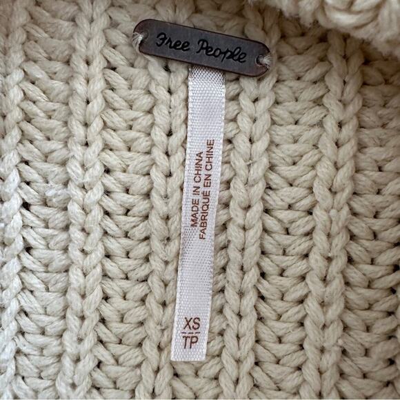FREE PEOPLE Swim Too Deep Oversized Knitted Chunky Sweater in Tan Sz. XS - Picture 12 of 12